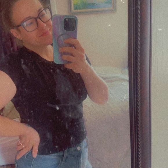 Meet your Posher, Brittany - Picture 2 of 3